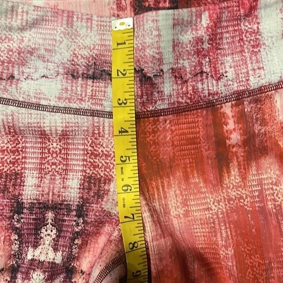 Alo Yoga Airbrush Leggings in Desert Sunset - Picture 7 of 9